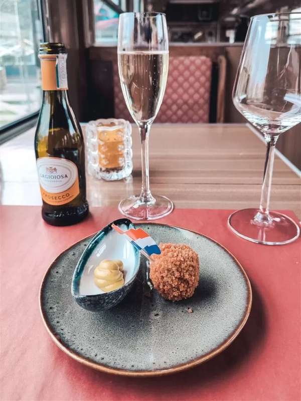 Exploring Rotterdam's Vegan Street Food: A Local's Guide