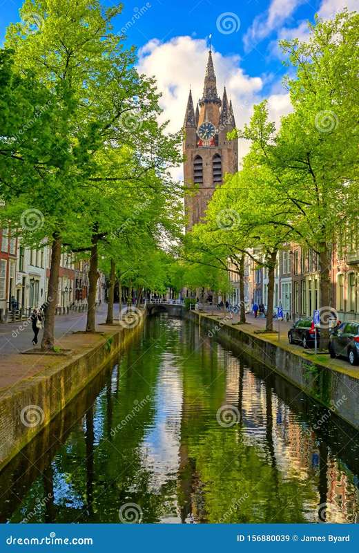 Delft's Medieval Canals: From Trade Routes to Timeless Walkways