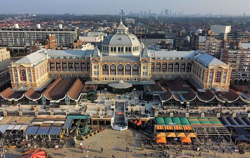The Hague's Architectural Juxtaposition: Past Meets Present