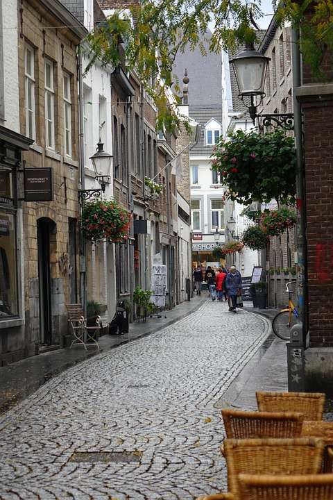 Maastricht's Hidden Alleys: Unveiling Untold Historical Events
