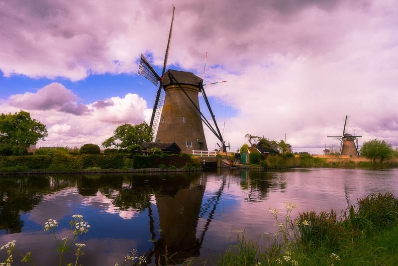Exploring Kinderdijk's Winter Windmills on Foot