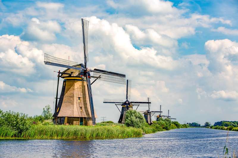 Winter Walks at Kinderdijk: Discovering Frosty Windmills
