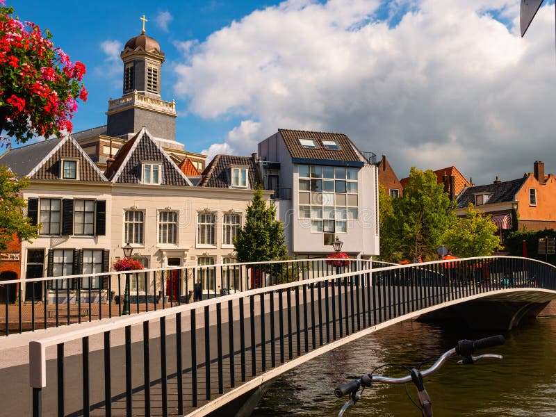Leiden's Historic Alleyways: Acoustic Havens for Musicians