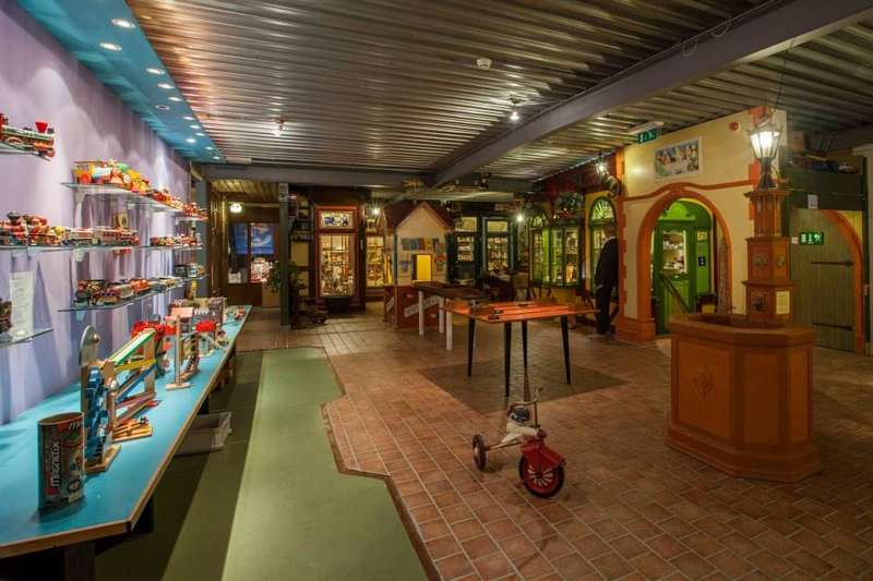 Exploring Tin Toy Treasures at The Hague's Speelgoed Museum