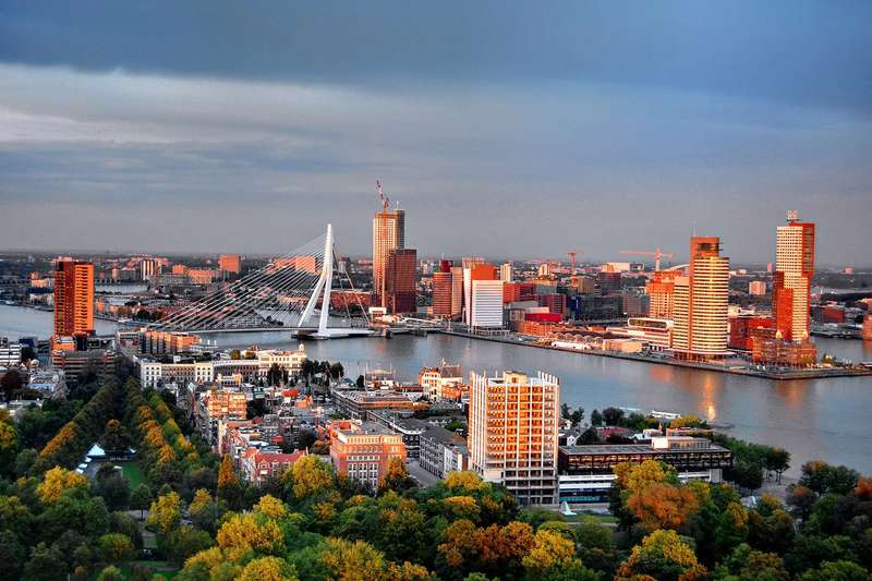 Rotterdam's Architectural Fusion: Modernism Meets Tradition