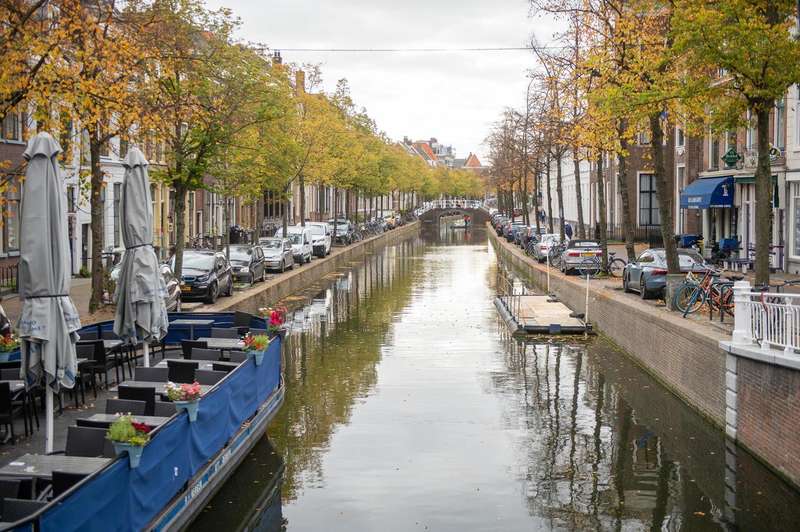 Navigating Delft's Canals: Medieval Layouts Shaping Today