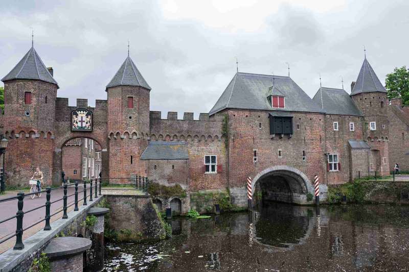 Exploring Historic Doorways in Amersfoort: A Journey Through Time