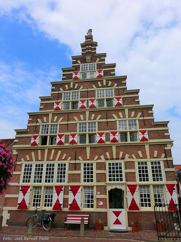 Exploring Leiden's Hidden Dutch Renaissance Architecture