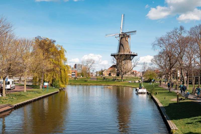 Exploring Leiden's Historic Dutch Renaissance Alleys